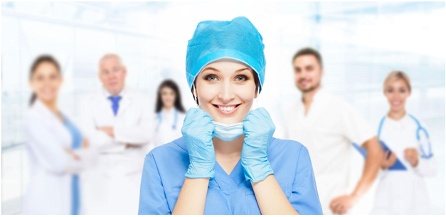 Atención a adultos en residencias de ancianos.